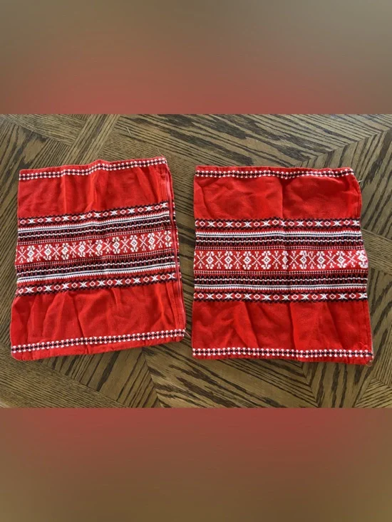 Red Patterned Pillow Case - Picture 1 of 2